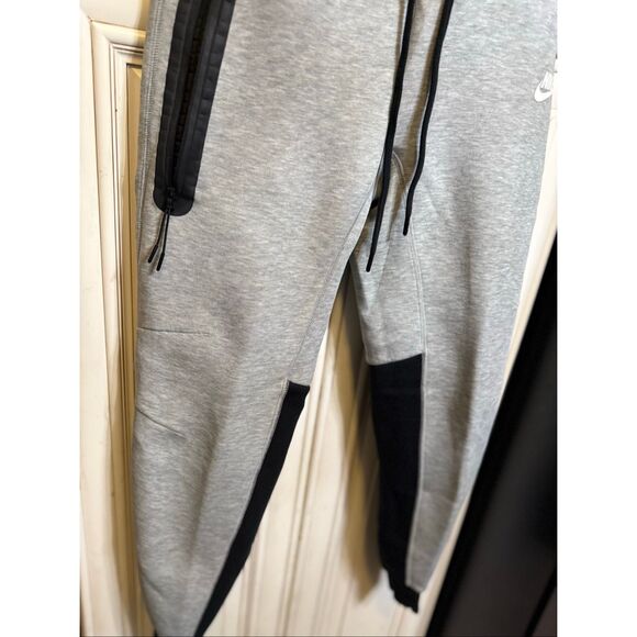 Nike Kids Joggers in Gray and Black - Picture 7 of 11